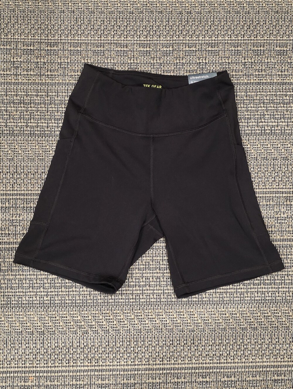 Tek Gear Women's Black High-Waisted Bike Shorts w/ Side Pockets - Size M - NWT
